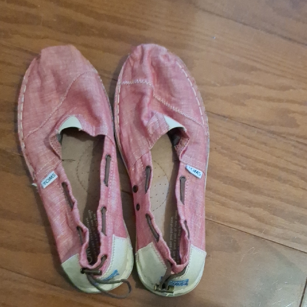 TOMS Coral Canvas Slip-Ons Size 9M